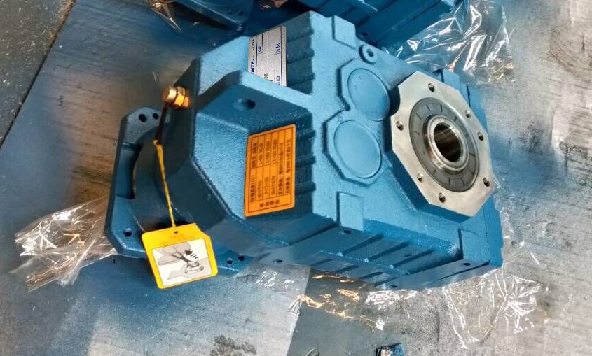 法蘭輸出減速機(jī),1.1KW減速機(jī),齒輪減速電機(jī),平行軸減速機(jī),F型減速機(jī)