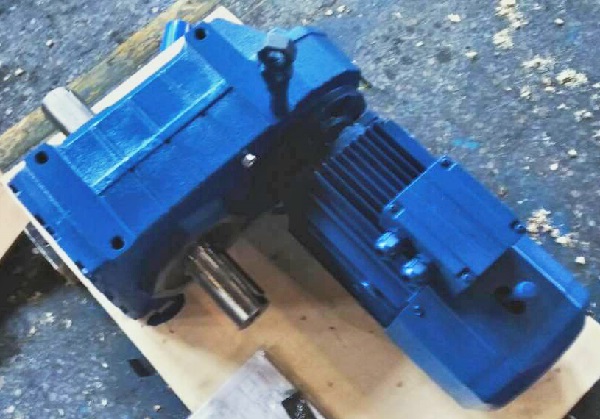 帶動800公斤的減速機,34轉平行軸減速電機,34RPM/MIN減速器