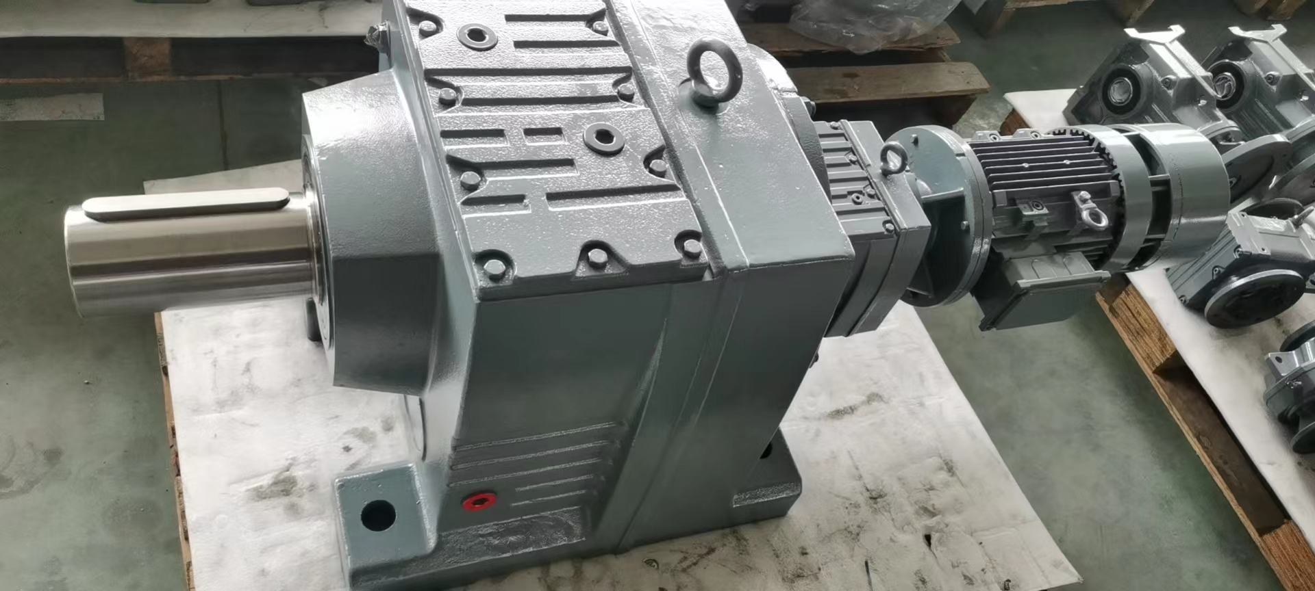 R187減速機尺寸圖 R187減速機尺寸圖